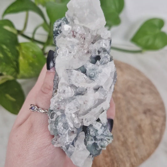 Apophyllit mit Chalcedon Rosen, Stilbit und Hämatit