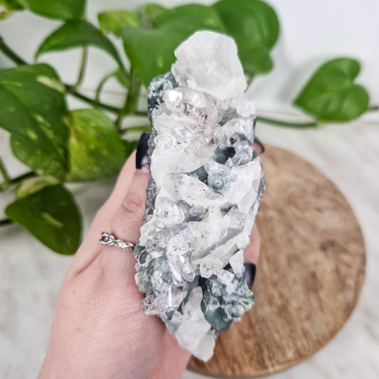 Apophyllit mit Chalcedon Rosen, Stilbit und Hämatit