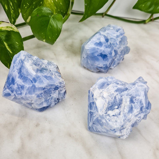 Blauer Calcit Anschliff